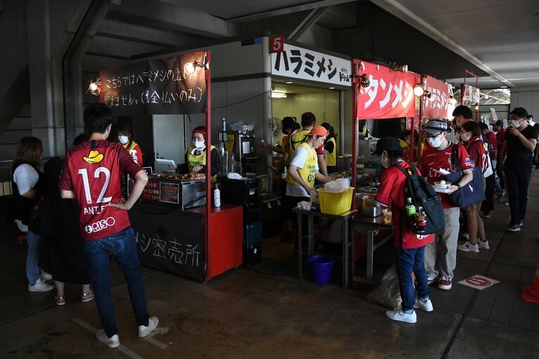 「う、うまい…」絶品ハラミメシに半端ないカツカレー、至高のハム焼き…超充実“カシマのスタジアムグルメ”を本気で食べ歩いてみた(48)