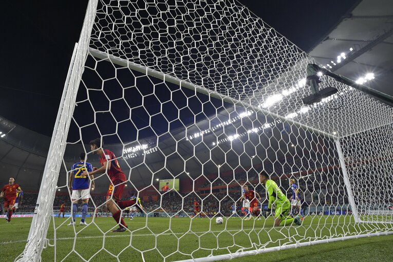 スペイン戦、モラタにゴールを決められる権田。スペイン戦はこの1失点のみにおさえた　©Koki Nagahama／JMPA