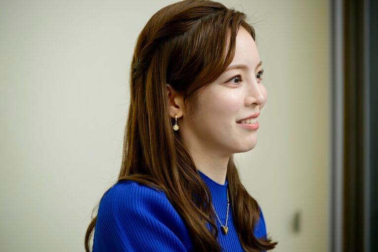 三宅絹紗アナ　©Hirofumi Kamaya