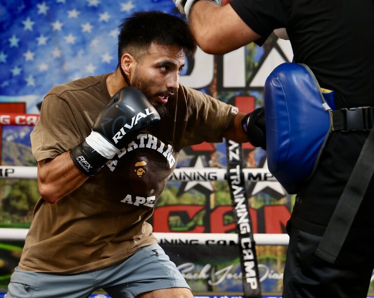 ラモン・カルデナス　©︎Mikey Williams/Top Rank