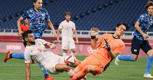 谷晃生　サイン入りボール　サッカー日本代表 U-24日本代表》谷晃生好セーブ連発、スペインの猛攻耐えた120分死闘