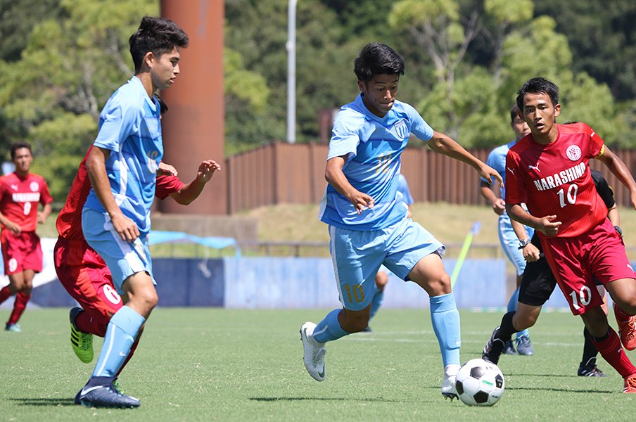 サッカーで輝く「切磋琢磨」の物語。インハイ8強・桐光学園2年生コンビ。<Number Web> photograph by Takahito Ando