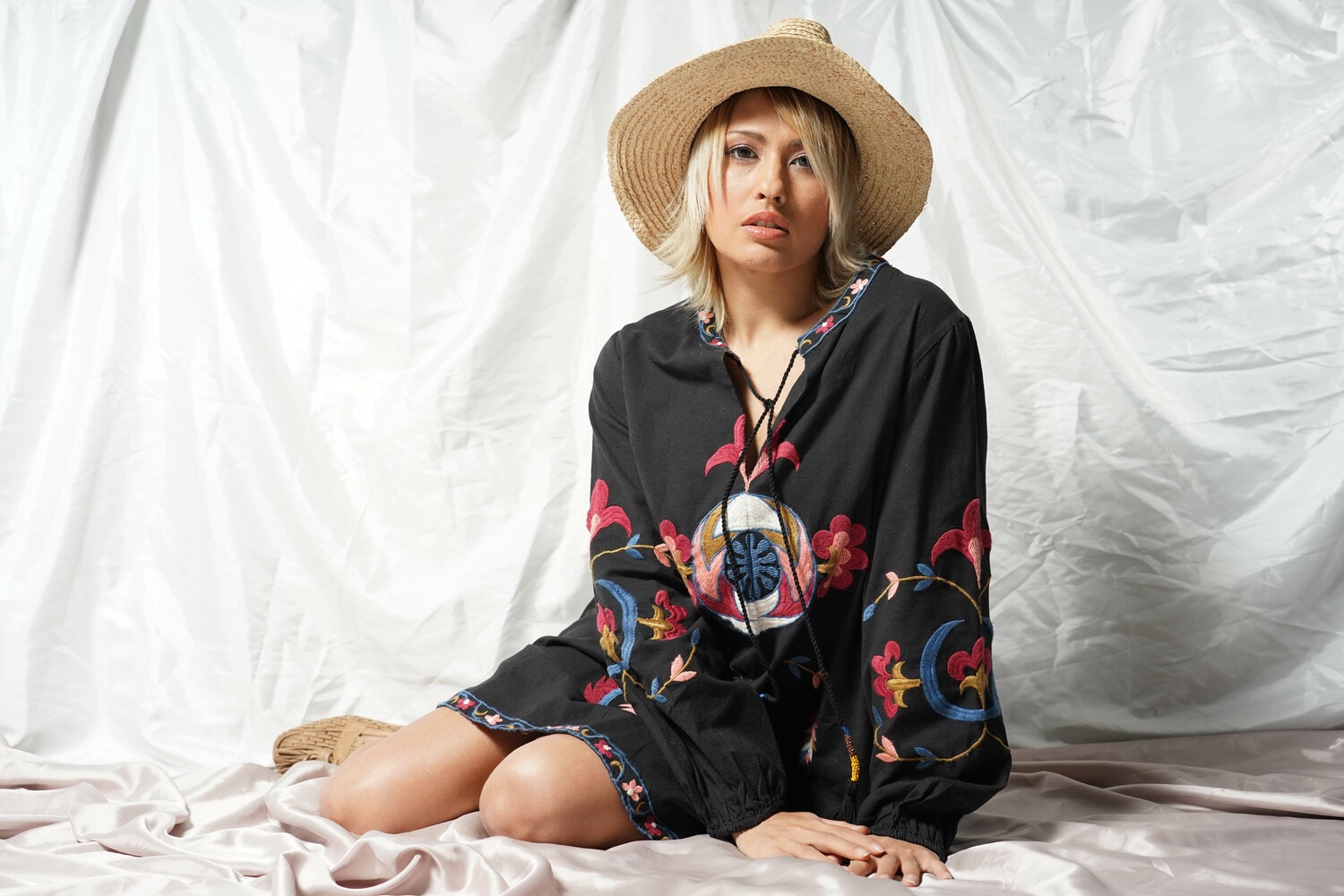 （画像をクリックすると、そのほかの「撮りおろしフォト」もご覧になれます）