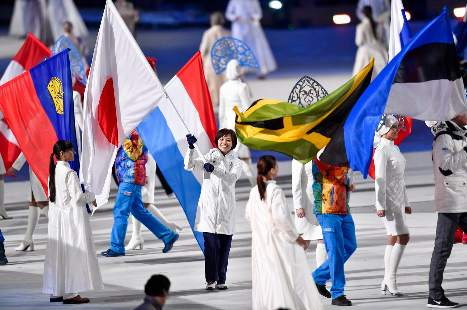 2014年ソチ五輪の閉会式。小笠原さんは旗手を務めた　©JMPA