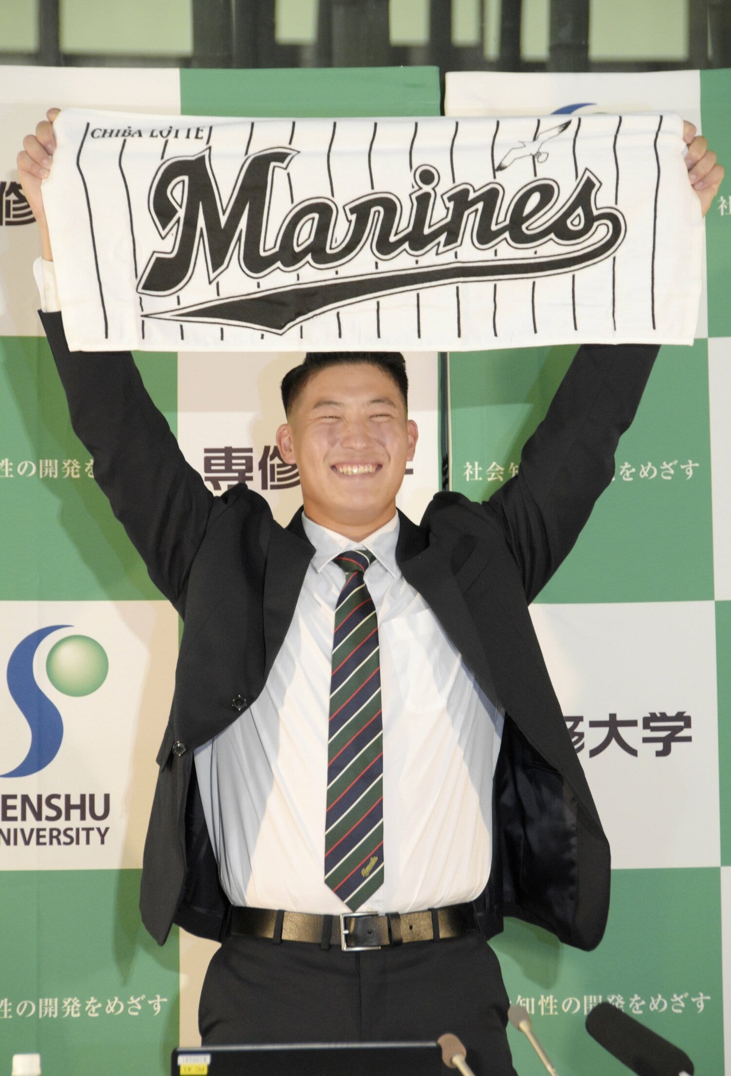 ロッテ1位・菊地吏玖（専修大学／投手）。今春に東都2部リーグの最優秀防御率を受賞した即戦力右腕　©︎JIJI PRESS