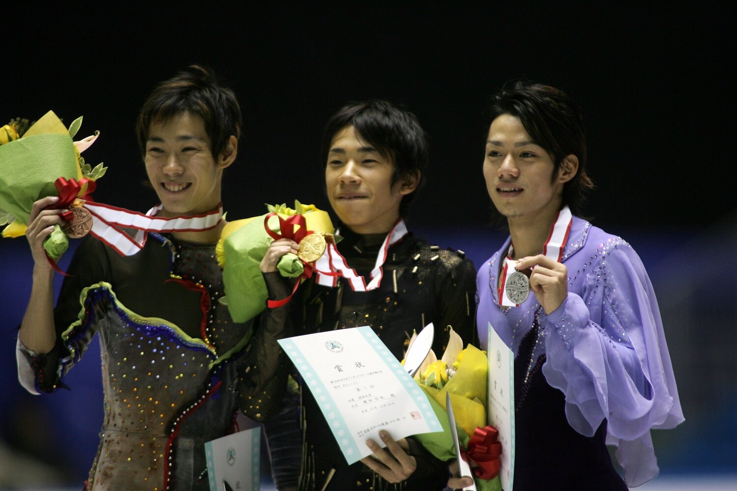 織田信成優勝の、笑顔の表彰式から一転…　©AFLO