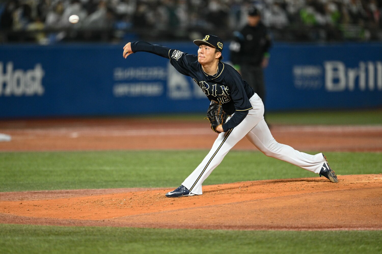 マウンド上で圧倒的な存在感を見せる山本由伸　©Nanae Suzuki