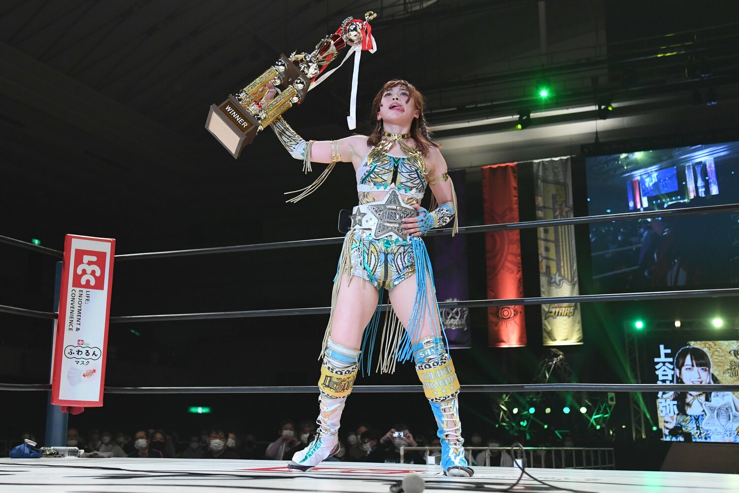 11月19日、KAIRIを相手に白いベルトを防衛した上谷沙弥