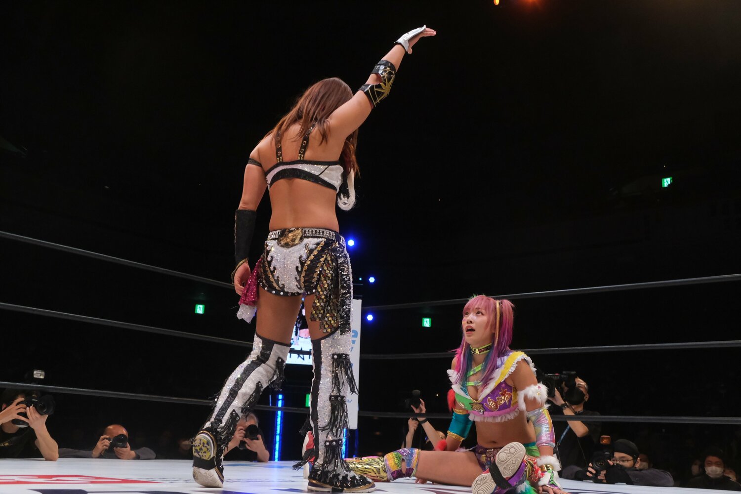 倒れたウナギを見下ろして同じポーズ。経験値の違いが出たシーンだ