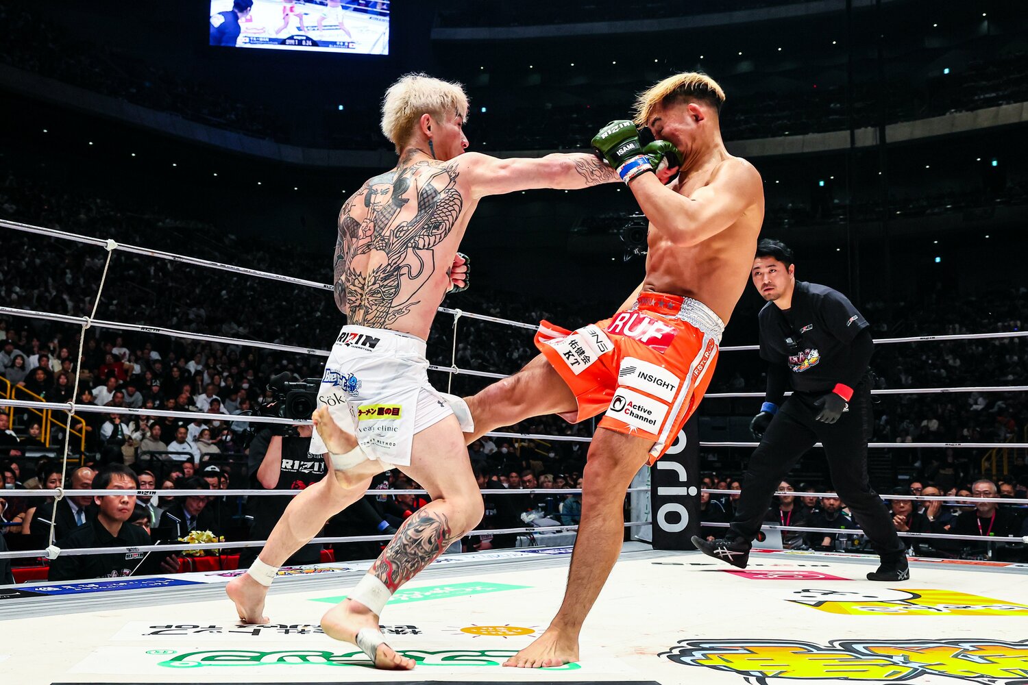 平本蓮の右がYA-MANの顔面を捉えた瞬間　©RIZIN FF Susumu Nagao