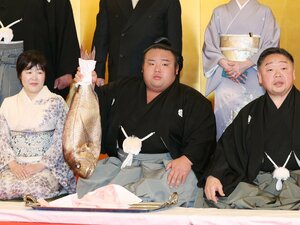 夫から”ドラえもんのような笑顔”が消えた…常盤山部屋おかみの知られざる苦闘の日々「おかみさん、怖いです…」屈強な関取が漏らした本音