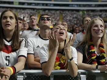 子どもを“追い込まない”環境を！ドイツサッカー界で進む育成改革。＜Number Web＞ photograph by Uniphoto Press