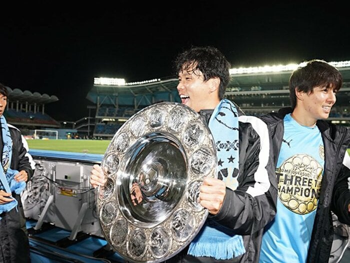 移籍1年目の山根視来が見たフロンターレの異質さ 何連勝しても「反省が先」、指揮官が求める「1試合3点」<Number Web> photograph by J.LEAGUE
