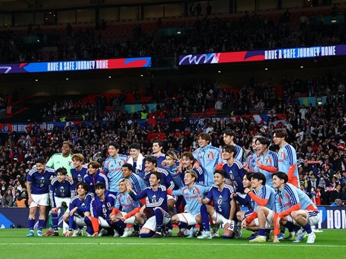 君が代後、日本代表サポの大声援がイングランド国歌でピタリと止み…「ザックにトルシエ、岡崎慎司も現場に」取材記者が鳥肌“NHKに映らない”舞台裏＜Number Web＞ photograph by JFA/AFLO