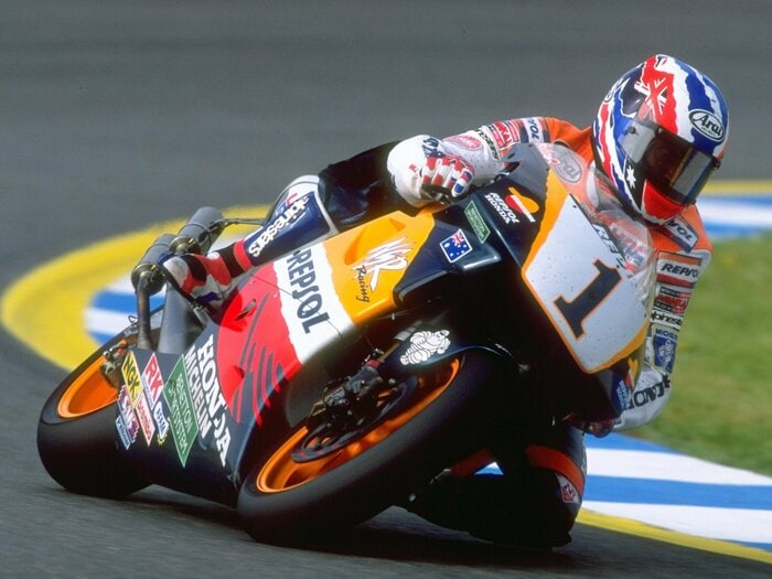 ドゥーハン、ロッシ、そしてマルケス…最強時代を築いた“強くて速すぎる”ライダーと、NSR500～GP25に至る名車の系譜＜Number Web＞ photograph by Getty Images