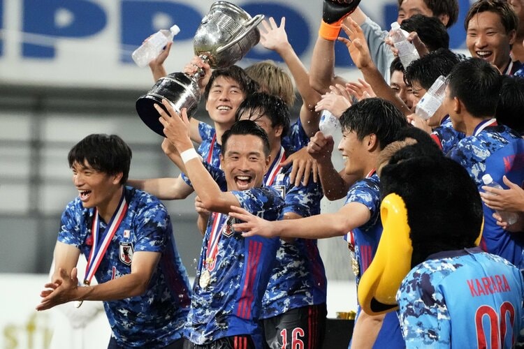 【正規品】サッカー日本代表2022 E-1選手権ユニフォーム 水沼宏太 #18 日本代表に32歳でデビューした水沼宏太の限界突破論。「一昨年は