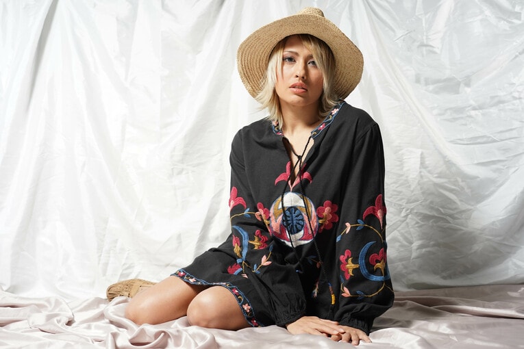 （画像をクリックすると、そのほかの「撮りおろしフォト」もご覧になれます）