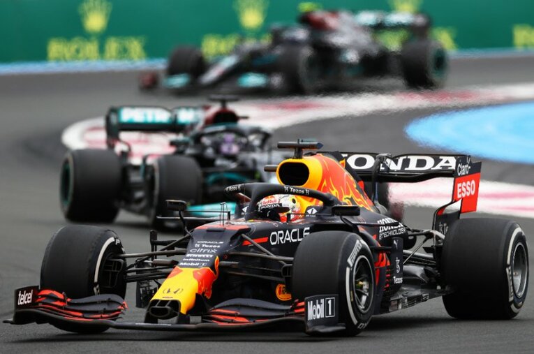 2ストップ作戦が的中したフェルスタッペンは、メルセデスをコース上で抜き去って勝利。強さをまざまざと見せつけた ／ photograph by Getty Images