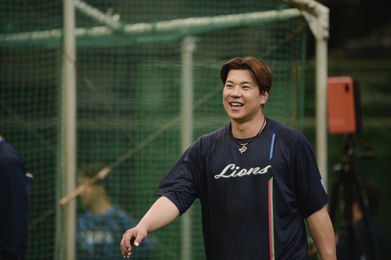 若い選手の多い投手陣にとって38歳の炭谷の存在は大きい　©Wataru Sato