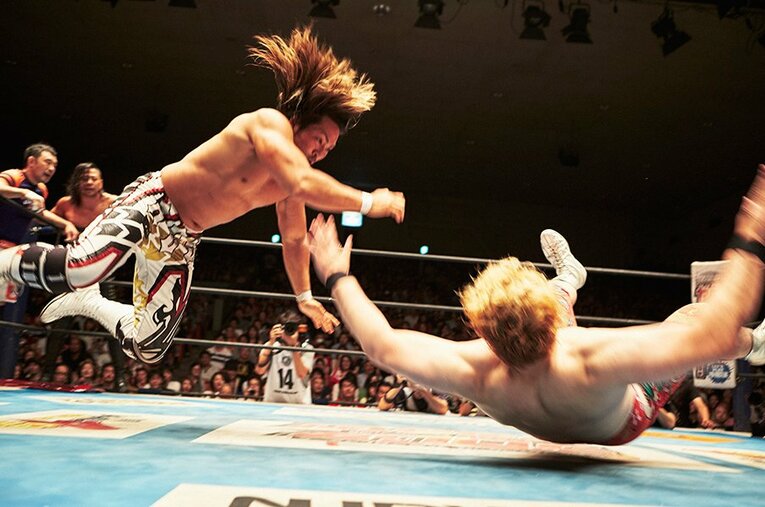 新日本プロレス特集 総選挙No.1 棚橋弘至 試合時の写真（Number882号 2015.07） ／ photograph by Tadashi Shirasawa