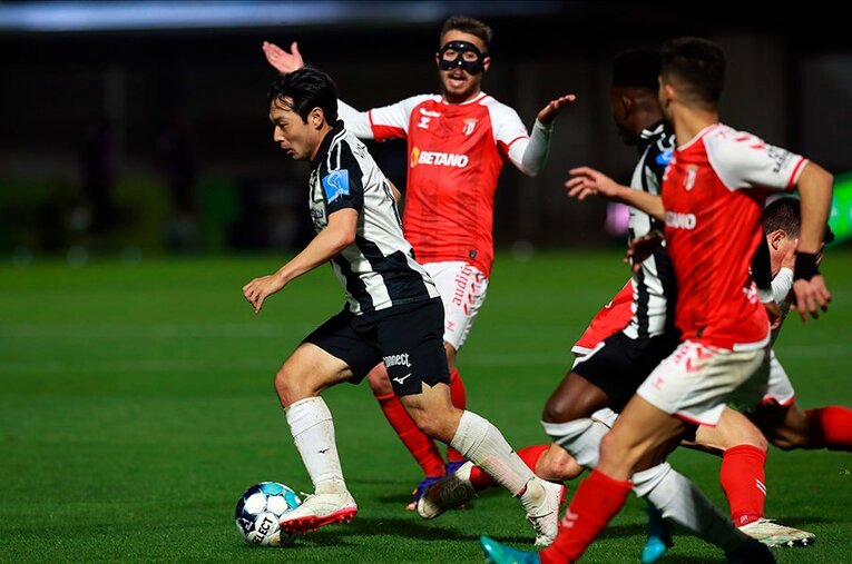 ポルティモネンセのホームゲームでの中島翔哉。中島や中村航輔が所属するクラブの実情とは？ ／ photograph by Global Imagens/AFLO