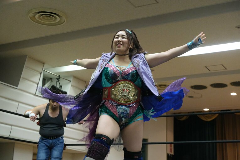 「やせたら可愛いのに」世間の声との闘い…“プラスサイズモデル”も務める女子レスラー・まなせゆうなの思い「ありのままの自分を愛せばいい」(78)