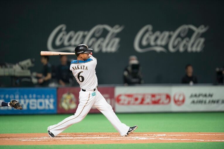 中田翔の豪快なスイング（2015年撮影）©︎Nanae Suzuki