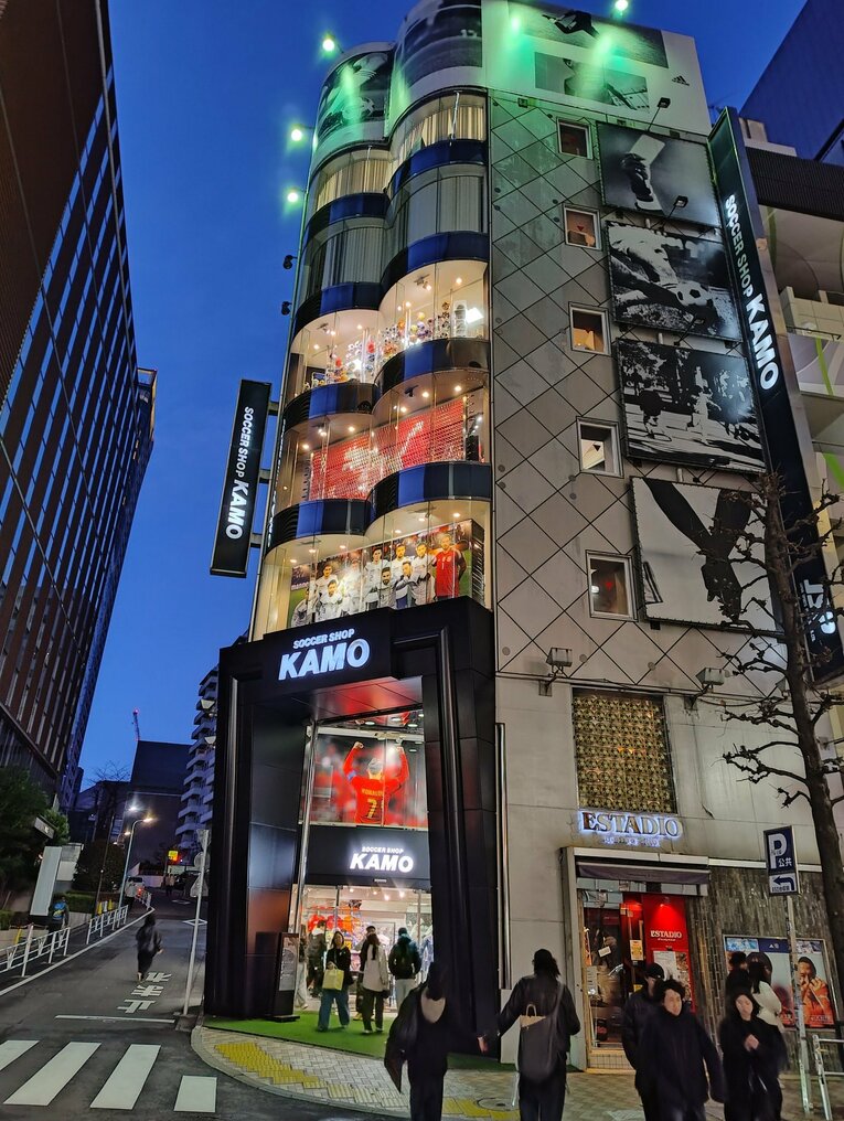 サッカーショップKAMOも訪問　※本人提供