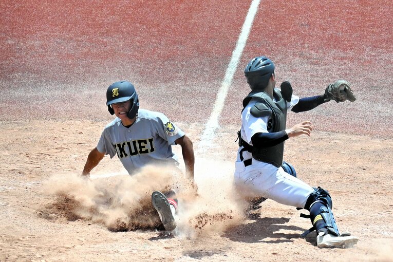 昨夏の宮城県大会でベスト4まで進出した仙台一高。準決勝の相手は王者・仙台育英だった　©Asahi Shimbun