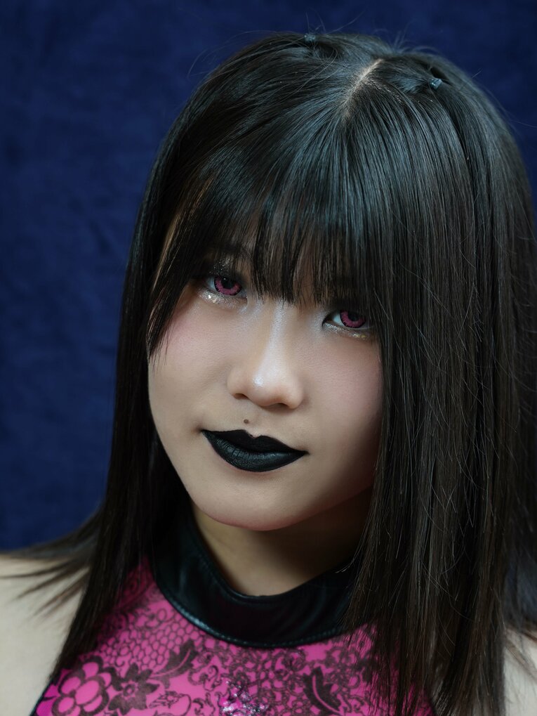 “女子高生でヒールで双子”スターダム吏南が語った木村花への思い「花さんがいなかったら、プロレスをやめていた」《特別グラビア》(23)