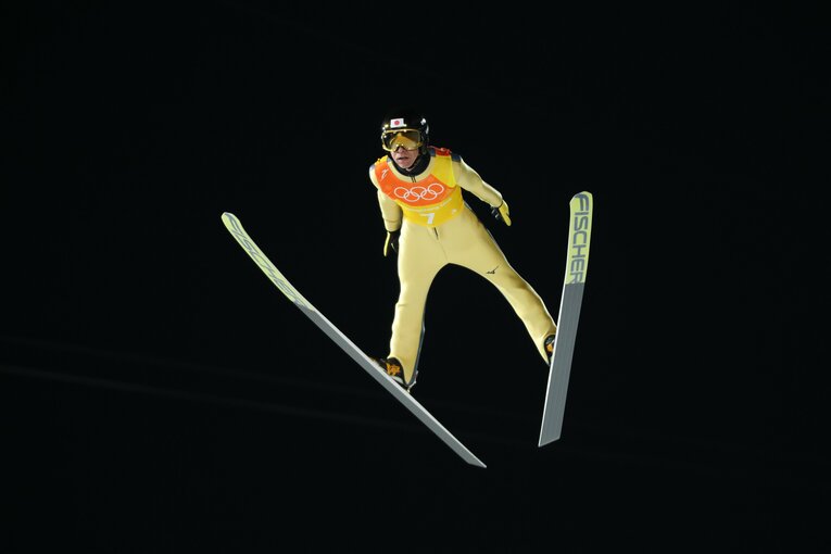 2018年の平昌五輪でも6位に入った団体メンバーに45歳にして名を連ねていた　©BUNGEISHUNJU