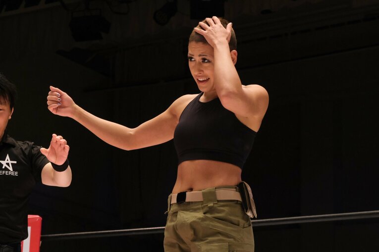 ジュリア「坊主頭」での出直し　元アイドルに敗れバリカン刈りも…悲壮感なき“闘う女”スタイルがカッコよすぎた(13)