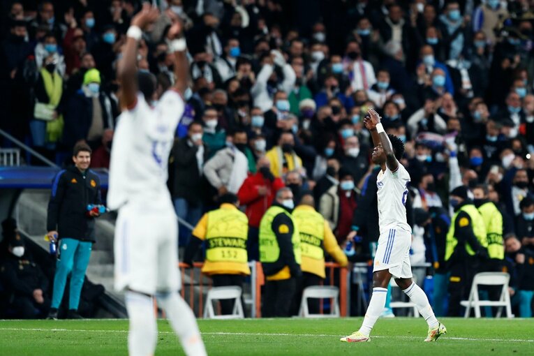 PSGメッシらをサポーターが威圧…CLベスト16でレアル大逆転勝利の背景＜翌日、カンプノウではなぜかバルサの守護神にブーイング＞(30)