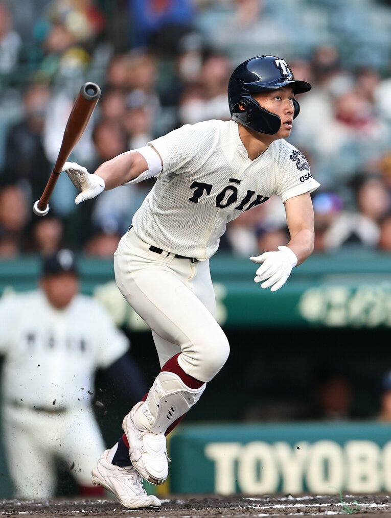 グリップエンドに注目　©JIJI PRESS