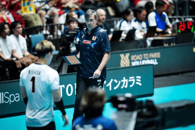 日本を率いるフィリップ・ブラン監督　©FIVB