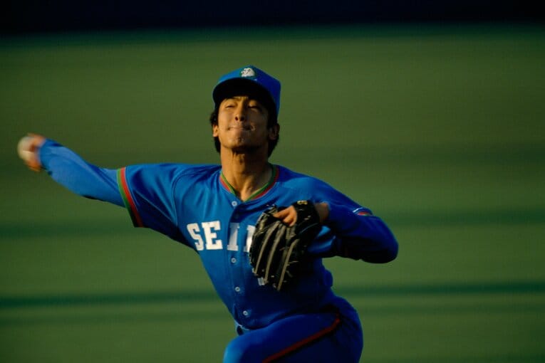 1993年はキャリアハイの53試合に登板し、防御率1.18と大活躍した潮崎哲也。日本シリーズでも第3戦から第7戦まで5試合連続で登板した　©BUNGEISHUNJU