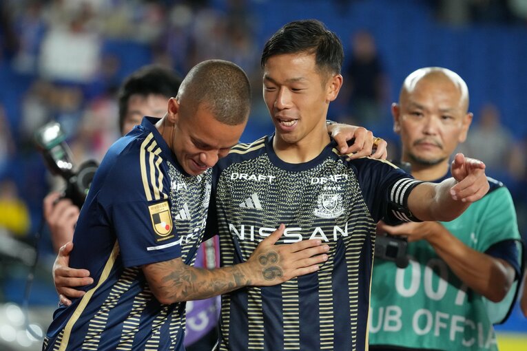 マルコス・ジュニオール（現サンフレッチェ広島）とキャプテンの喜田拓也