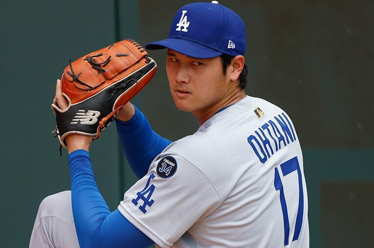 敵地のロイヤルズ戦では初登板となった大谷翔平。じつは対戦相手がウキウキだった ／ photograph by Brandon Sloter/Getty Images