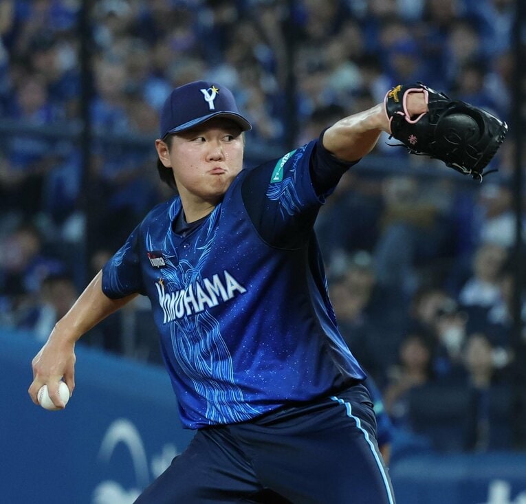 8月6日の阪神戦では、2回でノックアウトされた先発の後を受けて4回2/3を投げた　©KYODO