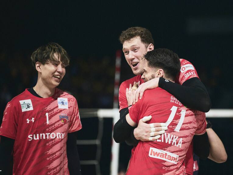 小野寺太志、ドミトリー・ムセルスキー、アレクサンデル・シリフカ（サントリーサンバーズ大阪）　©︎Yuki Suenaga