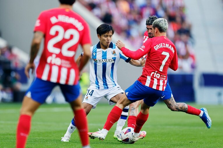 「タケはゲームで使ってるよ」少年と敵地大ブーイングの愛憎…月間MVP久保建英22歳が“アトレティコサポに認められた勲章”を撮った(8)