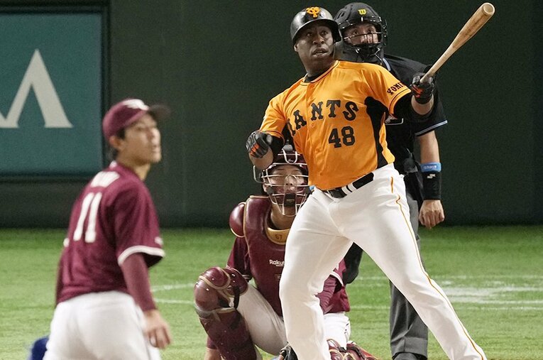 2021年交流戦初戦はウィーラーが古巣相手の決勝弾を放ち、巨人が楽天相手に先勝した ／ photograph by Kyodo News