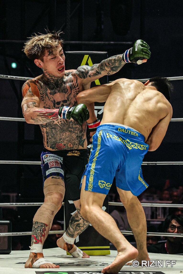 『超RIZIN.5』平本蓮vs.カルシャガ・ダウトベック　©RIZIN FF