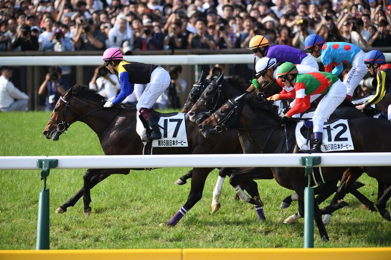 悲願のダービー制覇の瞬間。横顔から、いかほどの喜びだったかが伝わってくる　©Keiji Ishikawa