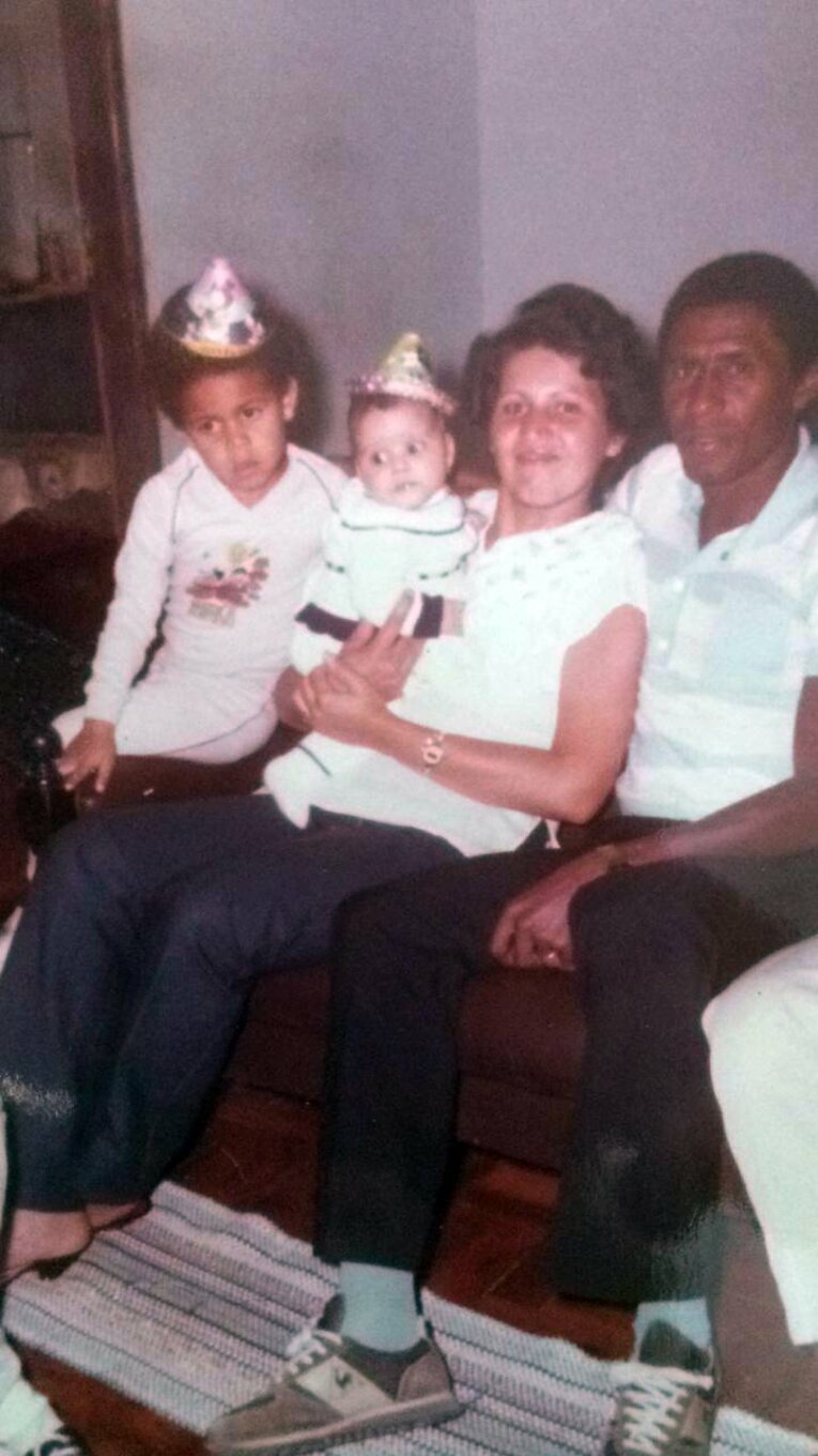 5歳年下の妹アリーネさんの1歳の誕生日に　※家族提供