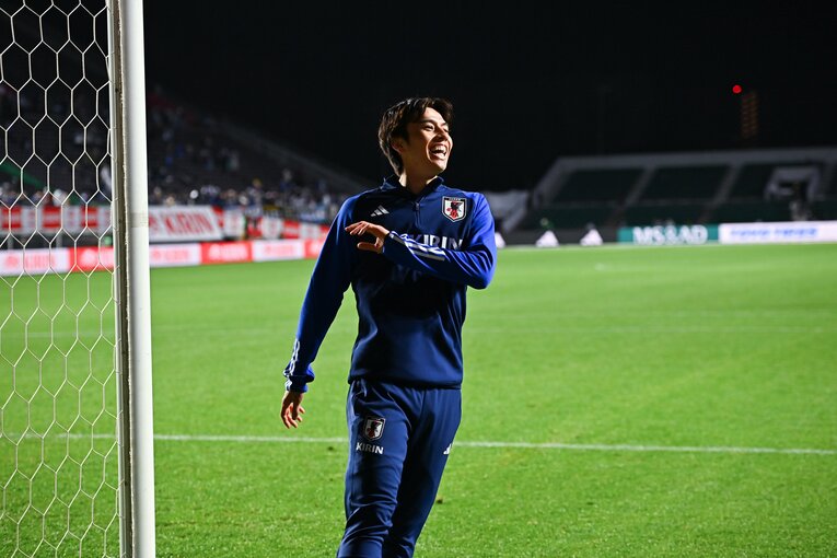 コロンビア戦後、トレーニングする田中碧。残ったサポーターから熱い声援も　©︎Takuya Kaneko/JMPA