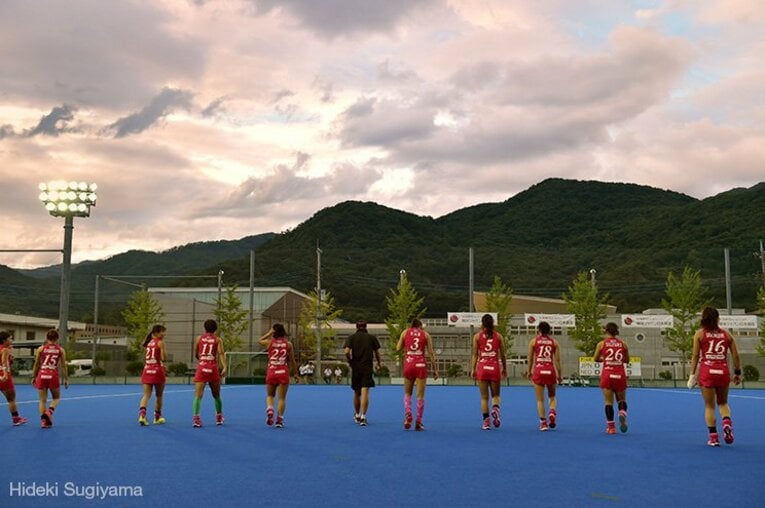 7月には世界ランク1位のオランダと接戦。試合後にはチーム全体でクールダウン。