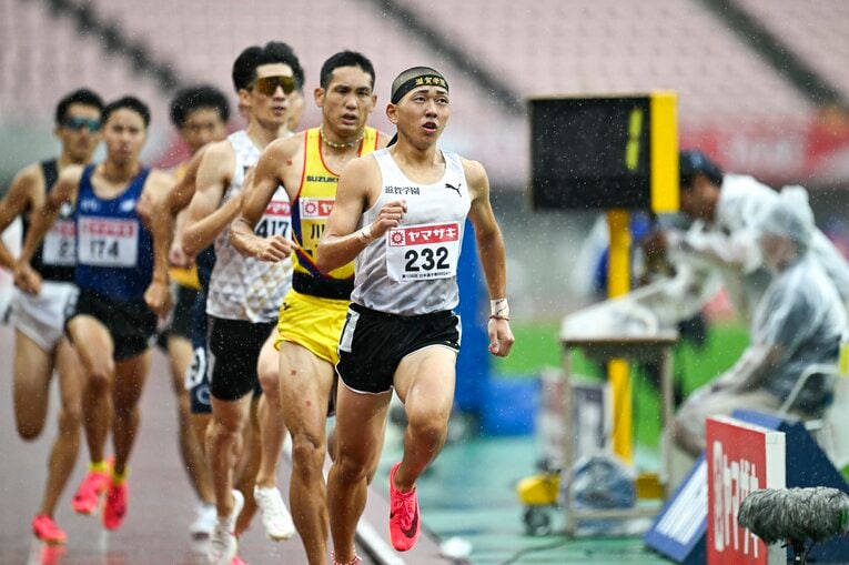 シニアの強豪選手たちに一度も先頭を譲ることなく圧勝した17歳の落合　©Asami Enomoto