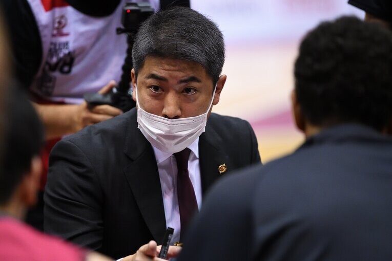 2002年に東芝入りして以来、チーム一筋の佐藤HC。引退後はアシスタントコーチを経て、19年にHCに就任した