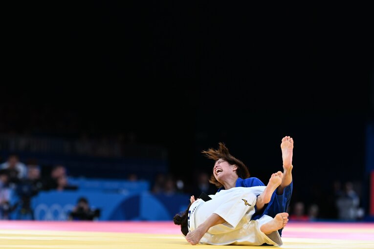 ディヨラ・ケルディヨロワに一本を許した阿部詩（連続写真6/13）©︎Naoya Sanuki/JMPA